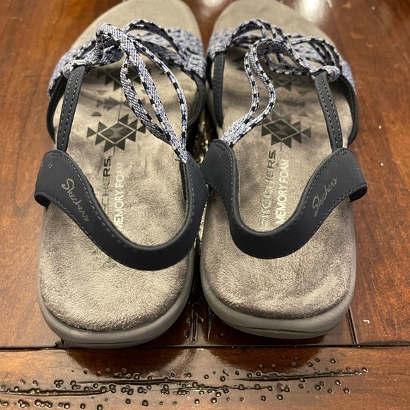 Skechers Memory Foam Sandals SZ 9 NWOT Never Worn - Picture 2 of 4